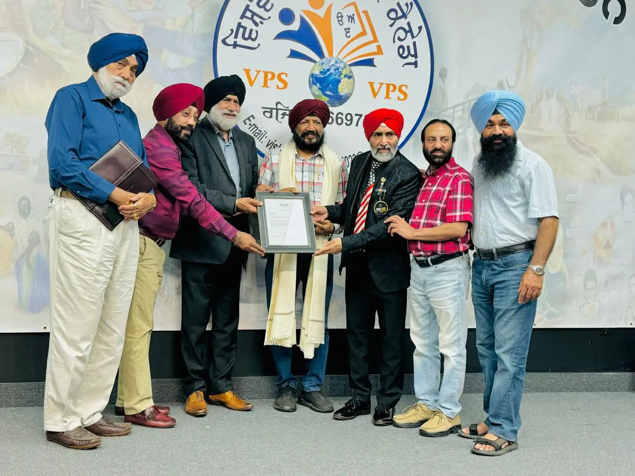 ਚੇਅਰਮੈਨ ਡਾ ਦਲਬੀਰ ਸਿੰਘ ਕਥੂਰੀਆ ਨੂੰ ਵਰਲਡ ਬੁੱਕ ਆਫ਼ ਰਿਕਾਰਡਜ਼ ਲੰਡਨ ਵੱਲੋਂ ਚੰਗੇ ਕਾਰਜਾਂ ਲਈ ਦਿੱਤਾ ਗਿਆ ਪ੍ਰੰਸ਼ਸਾ ਪੱਤਰ